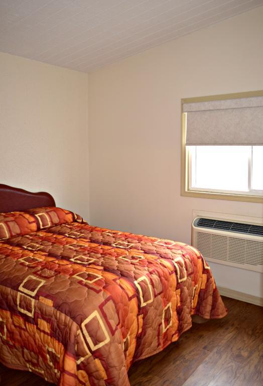 Centre Suite Inns Motel Bonnyville Exterior foto