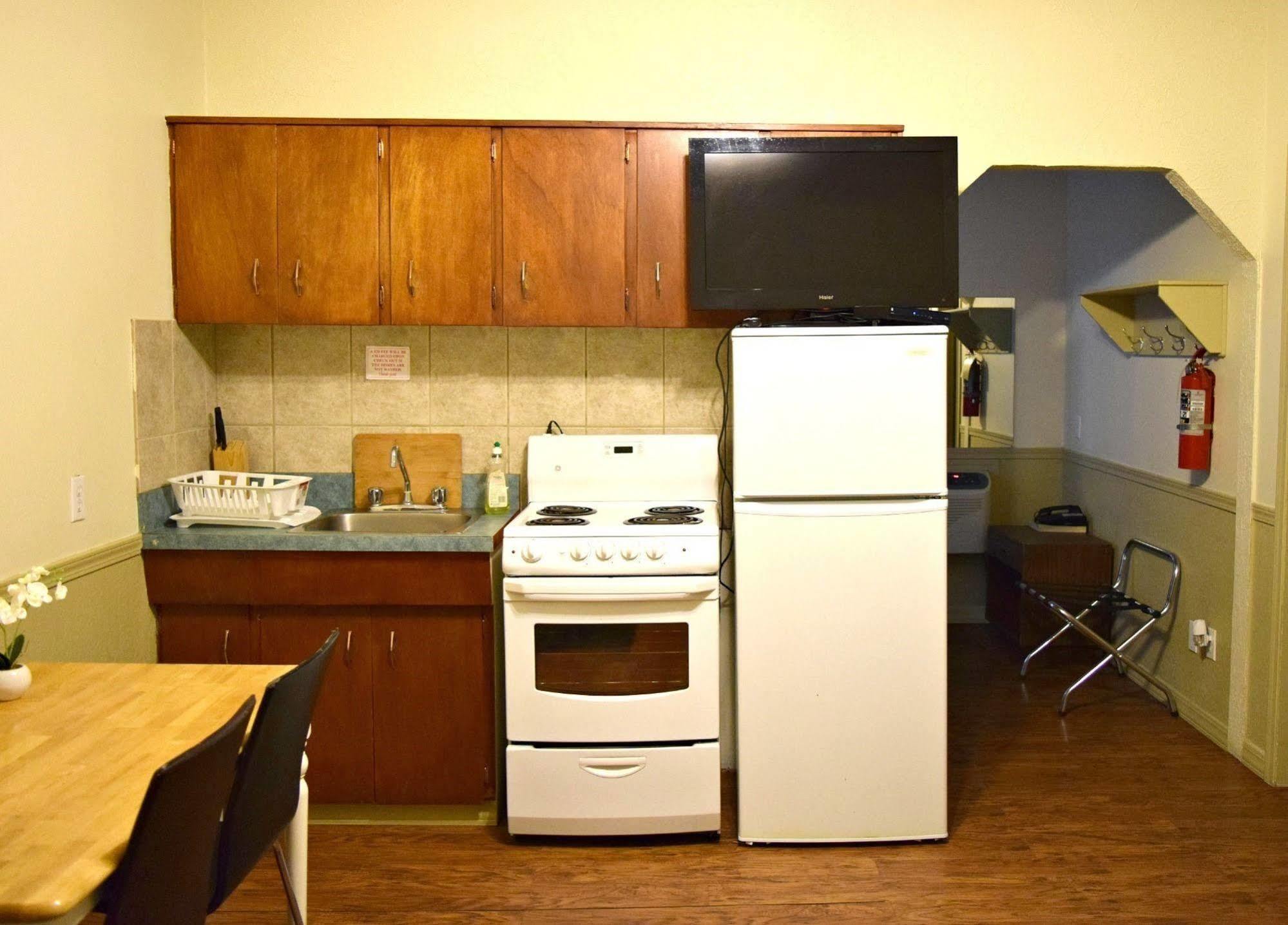 Centre Suite Inns Motel Bonnyville Exterior foto